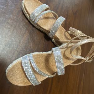 Kelly & Katie Brillan espadrille rose
gold sandal on a good condition